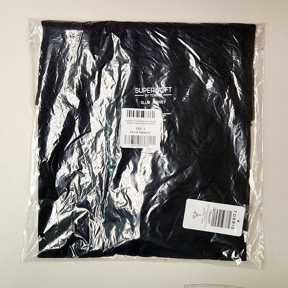 ❤️NWT VINTAGE TORRID TEE - LACE SLEEVE - SUPER SOFT - V NECK HENLEY - PLUS SIZE - Picture 4 of 13